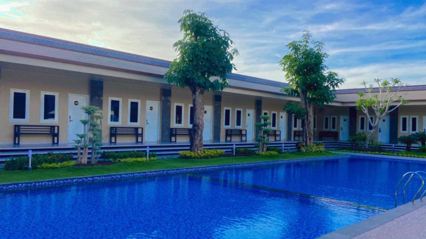Nio Garden Hotel Sumbawa Exteriör bild