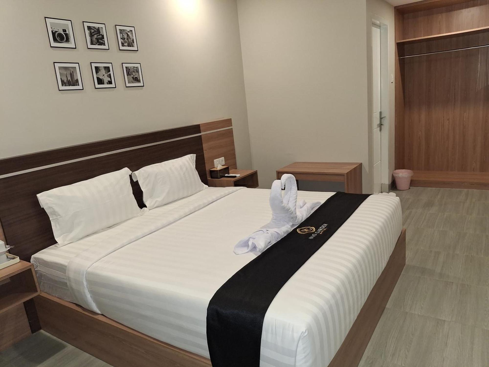 Nio Garden Hotel Sumbawa Exteriör bild